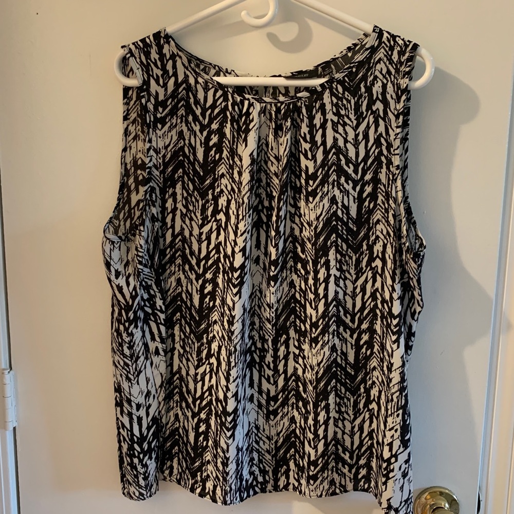 Apt. 9 Sleeveless Black and White Top - Size XL